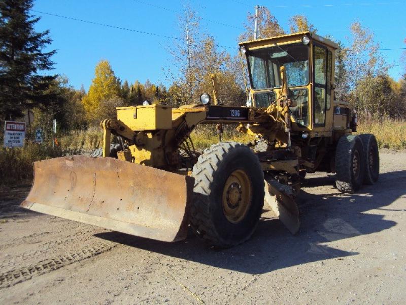 Niveleuse equip. Caterpillar 120G 1985 En Vente chez EquipMtl