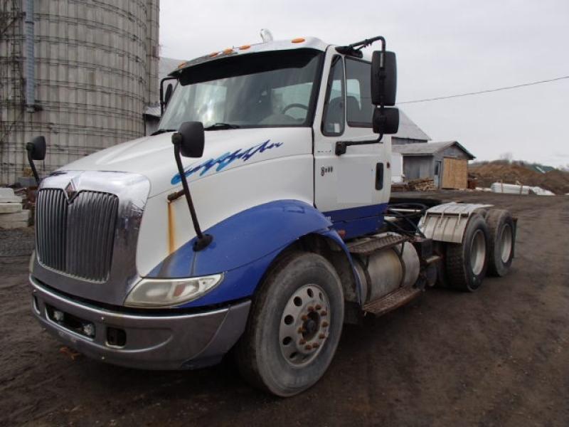 Camion tracteur 10 roues Day Cab International 8600 2005 En Vente chez EquipMtl