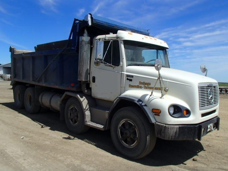 Camion dompeur 12 roues Freightliner FL112 1999 En Vente chez EquipMtl