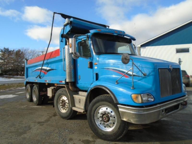 Camion dompeur 12 roues International 9200i 2006 En Vente chez EquipMtl