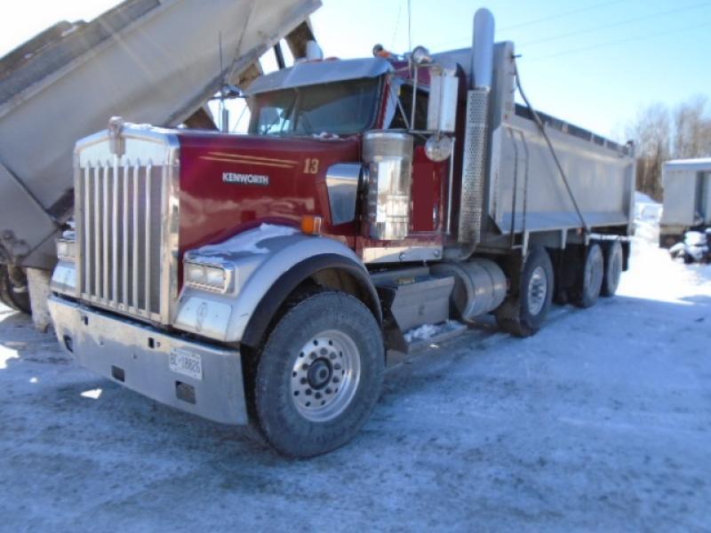 12 wheels dump truck Kenworth W900 2014 For Sale at EquipMtl