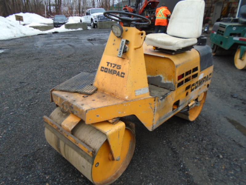 Rouleau asphalte double vibrant Compac T175V 2012 En Vente chez EquipMtl