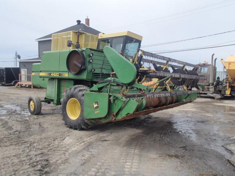 Batteuse agricole John Deere 4420 (1980-1985) En Vente chez EquipMtl