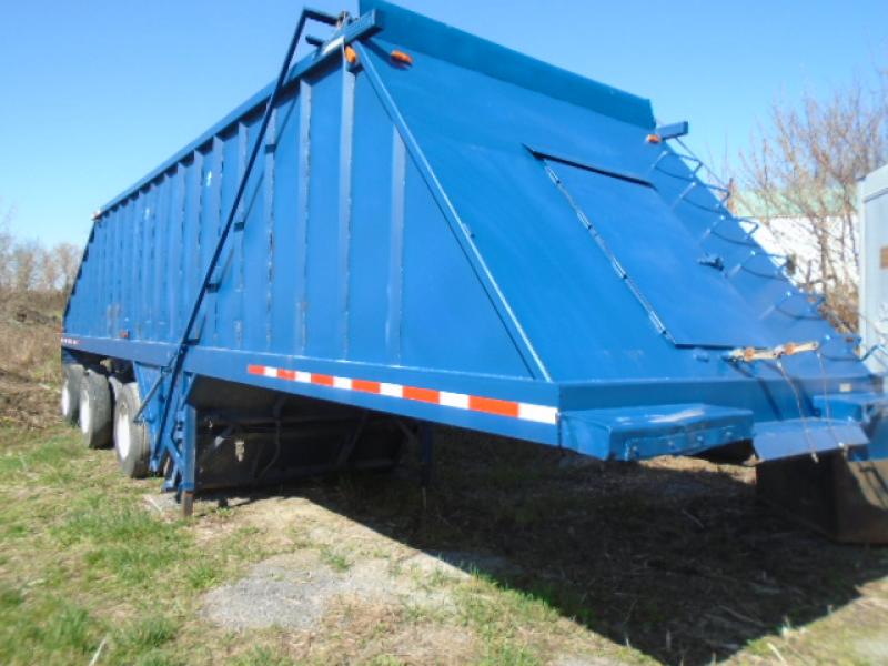 Grain tanker trailer Goodwing Grain Hopper 1988 For Sale at EquipMtl