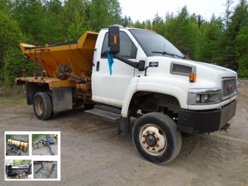 Plow truck Gmc C5500 2005 For Sale at EquipMtl