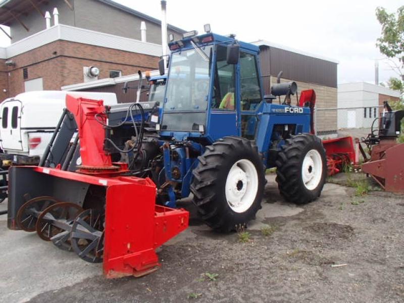 Tracteur à neige Ford 276 1988 En Vente chez EquipMtl