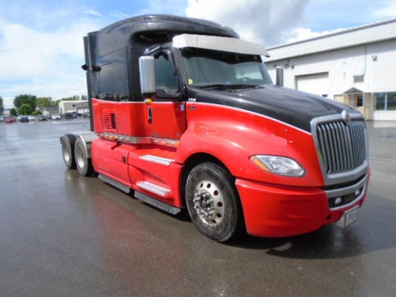 Camion Tracteur 10 roues couchette International LT 625 2019 En Vente chez EquipMtl