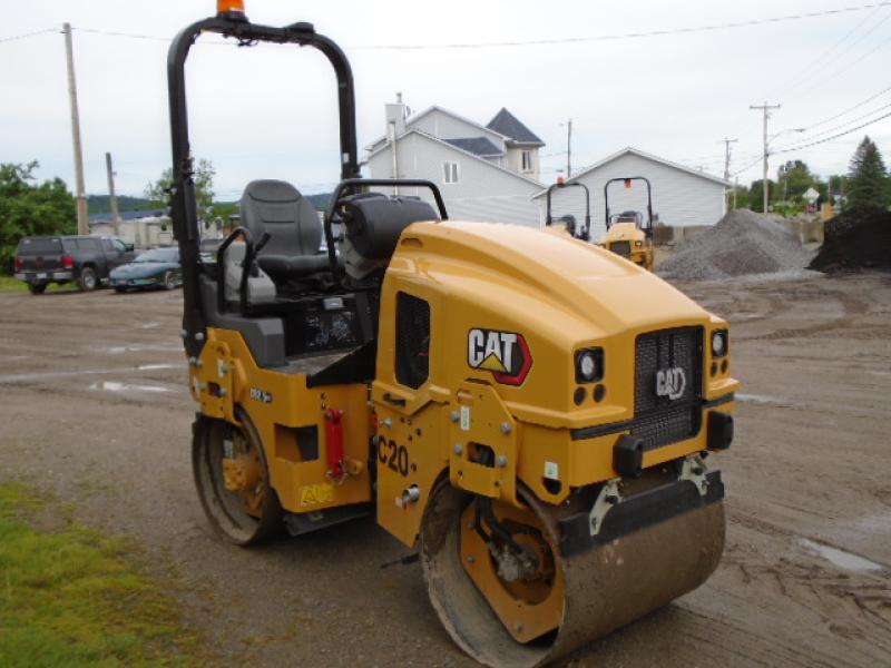 Double drum asphalt roller Caterpillar CB2.5GC 2022 For Sale at EquipMtl