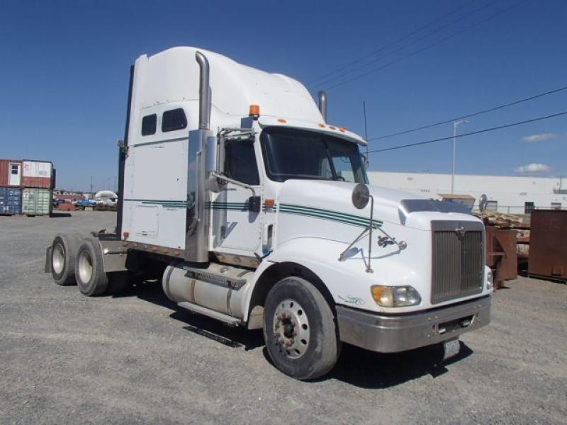 Camion Tracteur 10 roues couchette International 9400 2006 En Vente chez EquipMtl