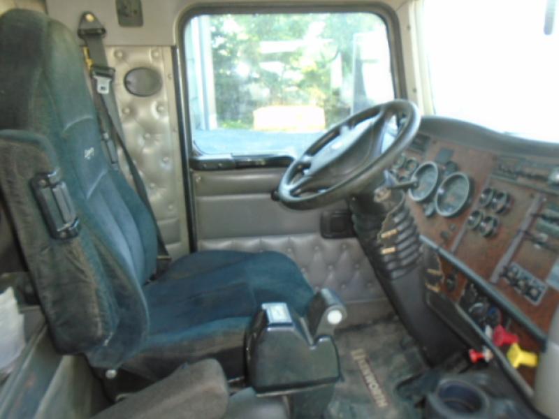 Camion tracteur 10 roues Day Cab Kenworth T800 2005 Équipement en vente chez EquipMtl
