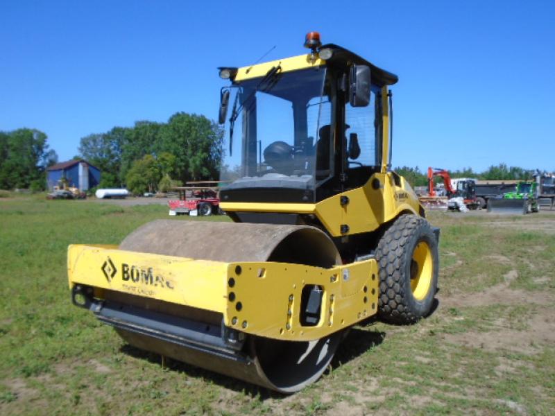 Rouleau compacteur à gravier Bomag BW177D-5 2019 En Vente chez EquipMtl