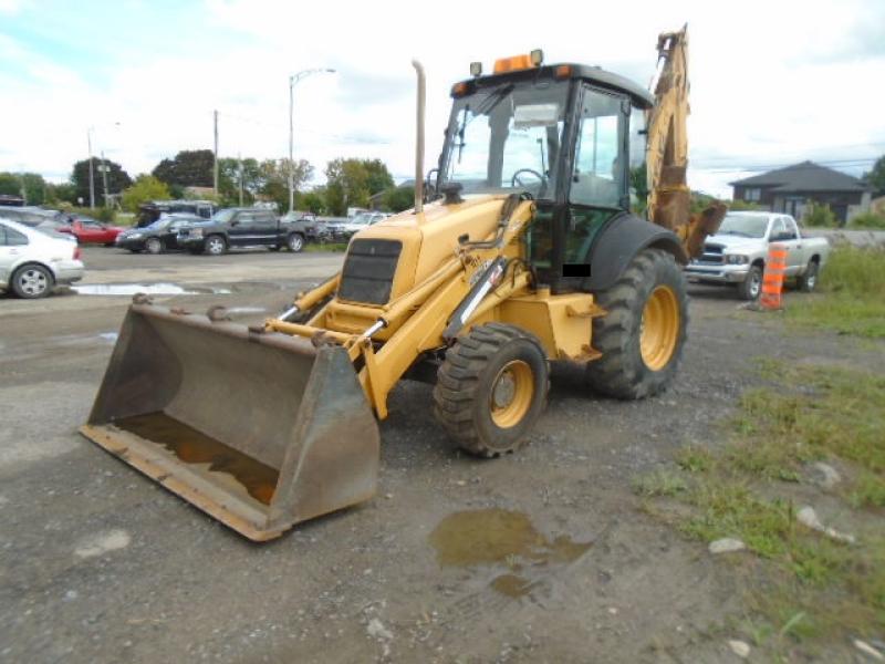 Chargeuse-pelleteuse equip. New Holland 675E 2000 En Vente chez EquipMtl