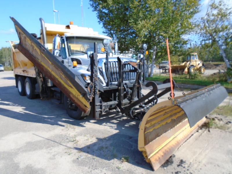 Plow truck International 7500 2008 For Sale at EquipMtl