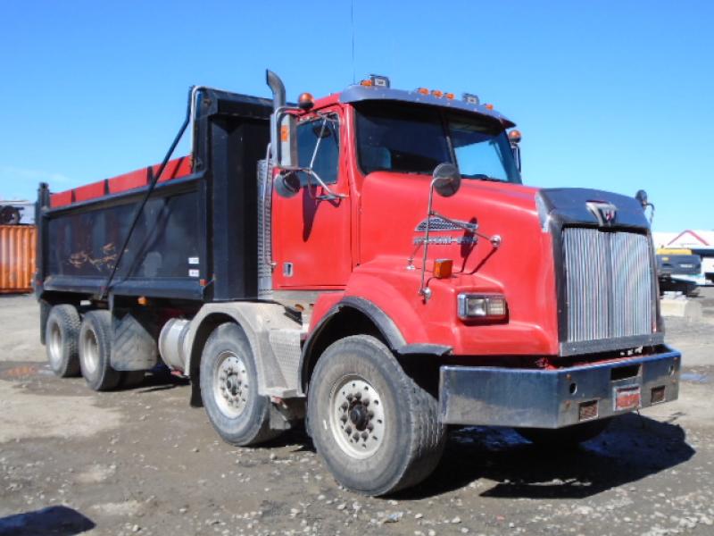 Camion dompeur 12 roues Western Star 4900 2010 En Vente chez EquipMtl