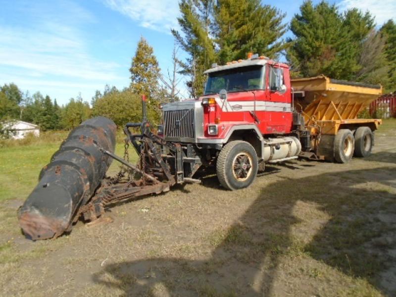 Plow truck Volvo ACL Autocar 1997 For Sale at EquipMtl