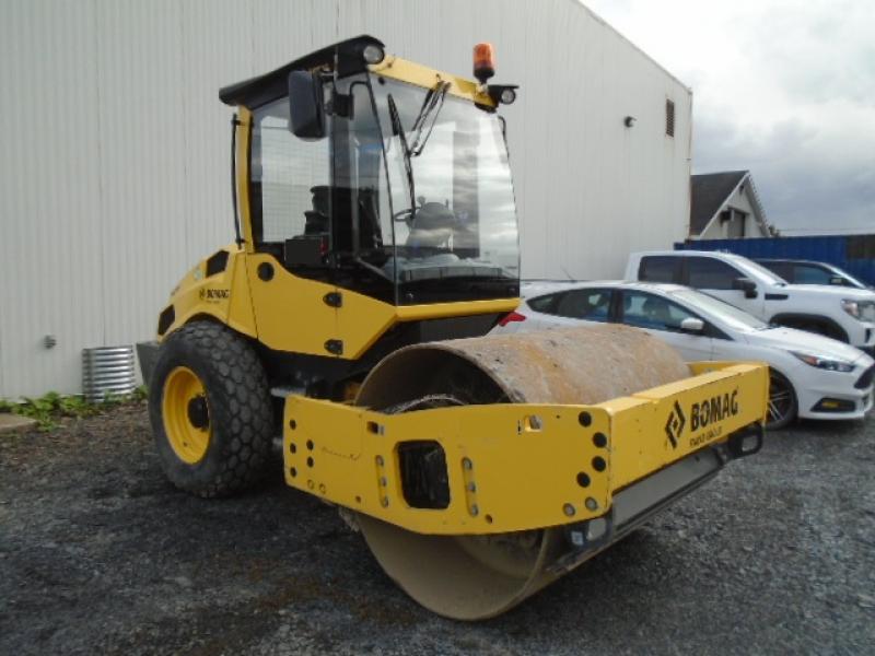 Rouleau compacteur à gravier Bomag BW177D-5 2020 En Vente chez EquipMtl
