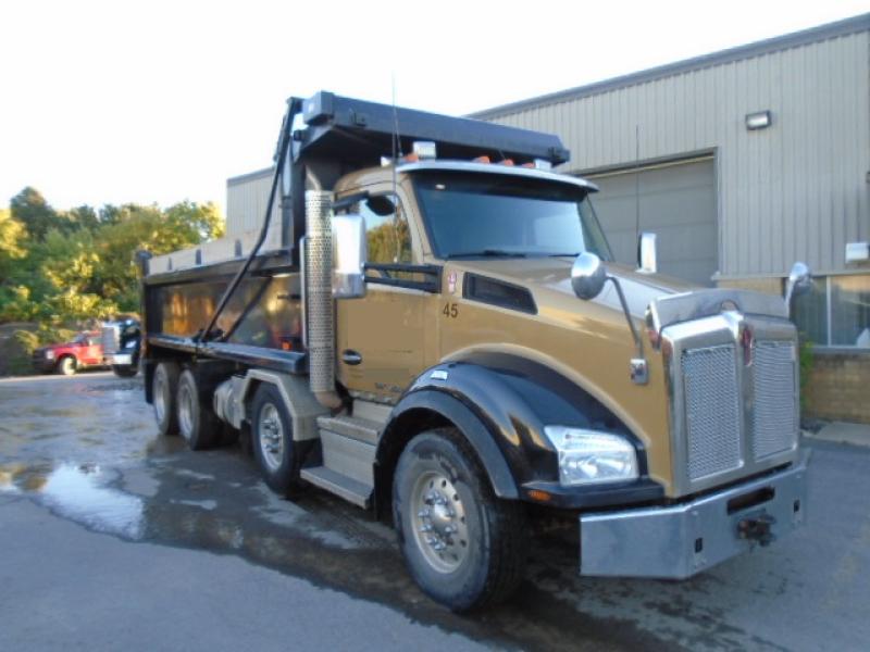 12 wheels dump truck Kenworth T880 2018 For Sale at EquipMtl