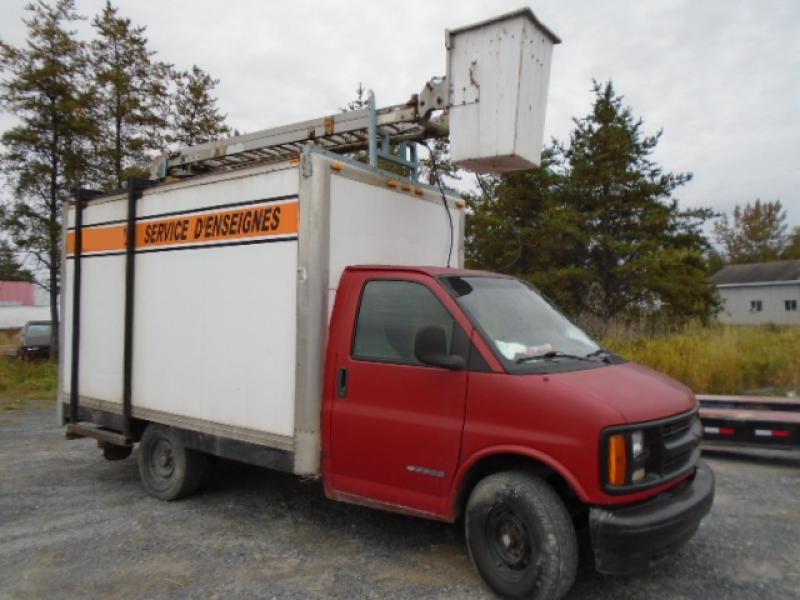 Basket truck Gmc Savana 2001 For Sale at EquipMtl