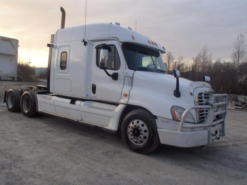 Tractor Truck 10 wheels Sleeper Freightliner Cascadia 125 2011 For Sale at EquipMtl