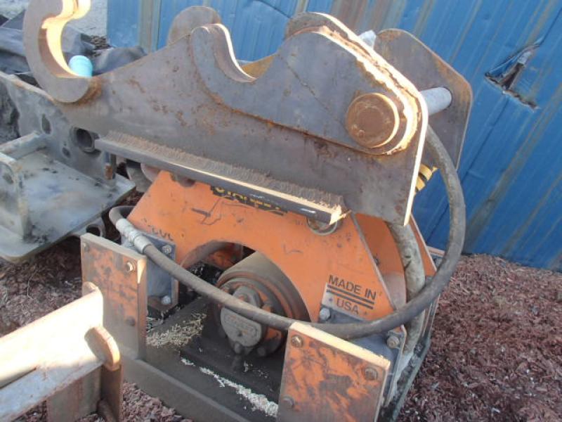 Vibratory plate Stanley HS6005 For Sale at EquipMtl