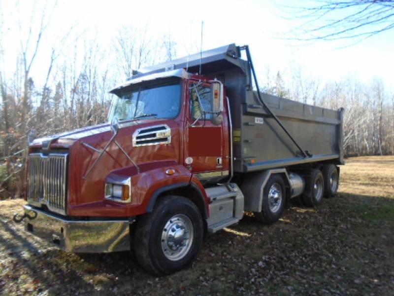Camion dompeur 12 roues Western Star 4700SB 2013 En Vente chez EquipMtl