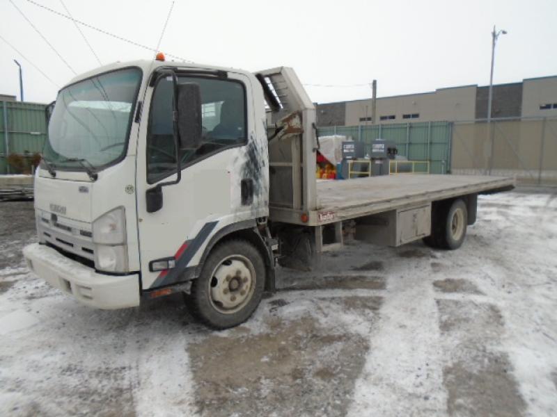 Flatbed truck Isuzu NRR 2013 For Sale at EquipMtl