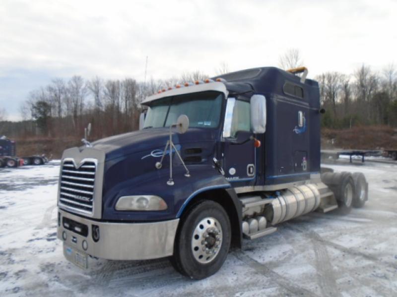 Camion Tracteur 10 roues couchette Mack CXU613 2016 En Vente chez EquipMtl