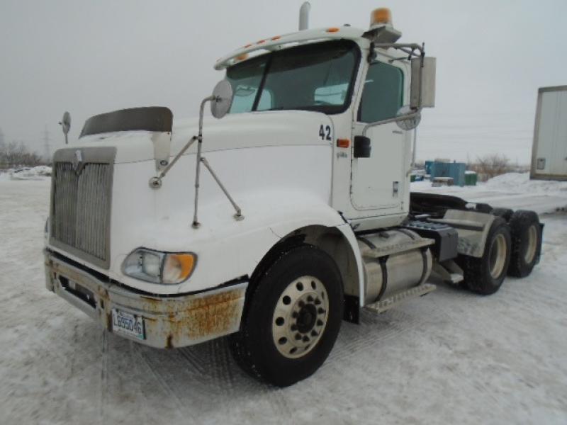 Camion tracteur 10 roues Day Cab International 9400 2007 En Vente chez EquipMtl