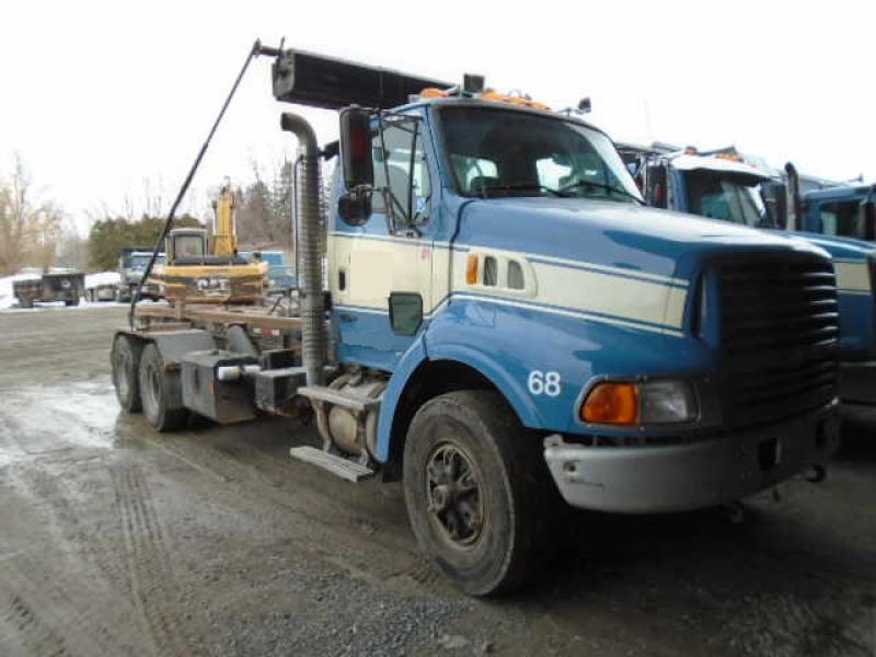 Camion roll-off Sterling L9500 2005 En Vente chez EquipMtl