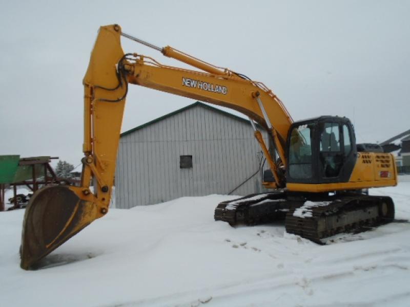 Excavatrice (20 à 39 tonnes) New Holland E215B 2010 En Vente chez EquipMtl