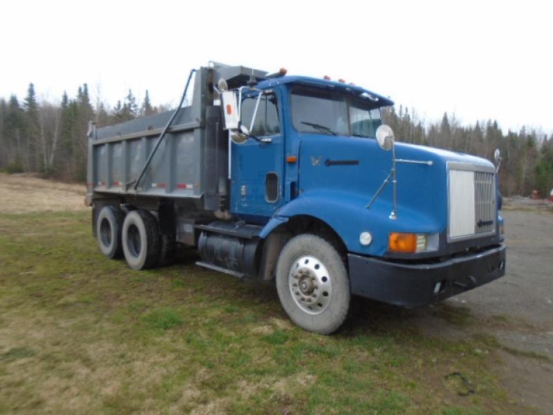 Camion dompeur 10 roues International 9200 1994 En Vente chez EquipMtl