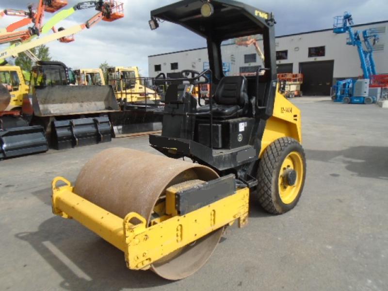 Rouleau compacteur à gravier Bomag BW124DH-3 2007 En Vente chez EquipMtl