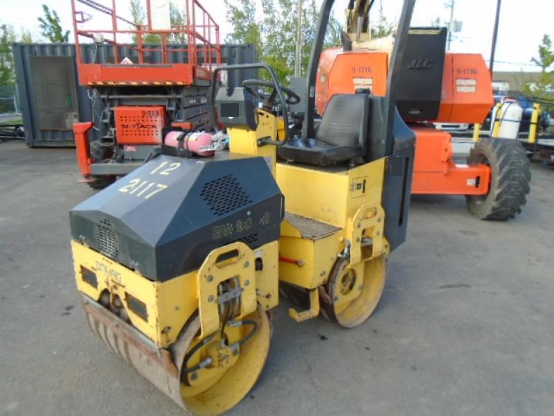 Double drum asphalt roller Bomag BW900-2 2000 For Sale at EquipMtl