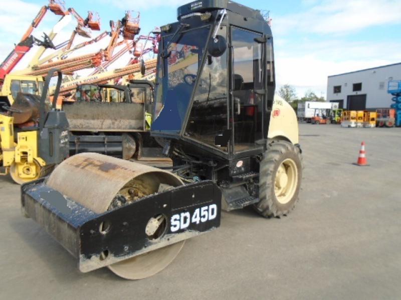 Rouleau compacteur à gravier Ingersoll-Rand SD45D 2007 En Vente chez EquipMtl