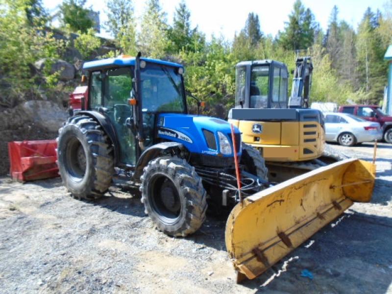 Tracteur agricole 4X4 New Holland TN85D 2006 En Vente chez EquipMtl