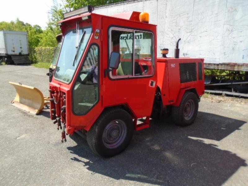 Mini snow plow Trackless MT5 1990 For Sale at EquipMtl