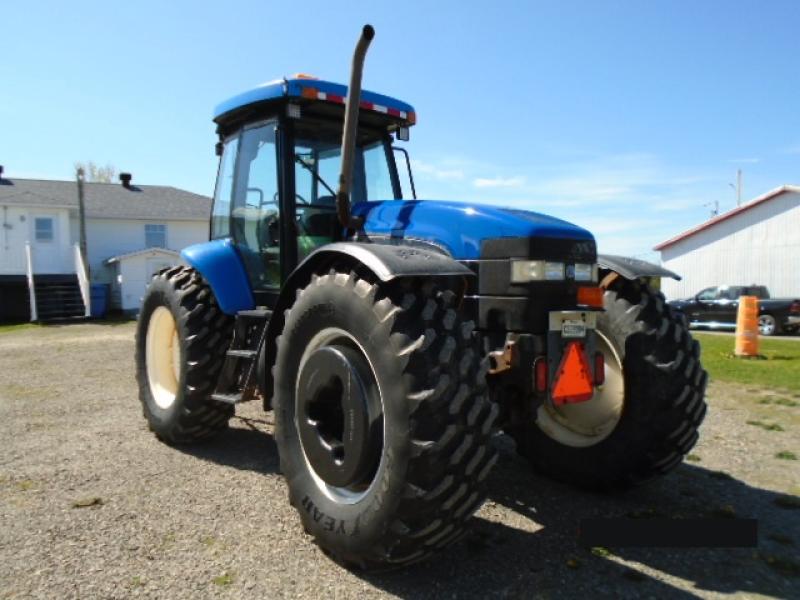 Tracteur agricole 4X4 New Holland TV140 2000 En Vente chez EquipMtl