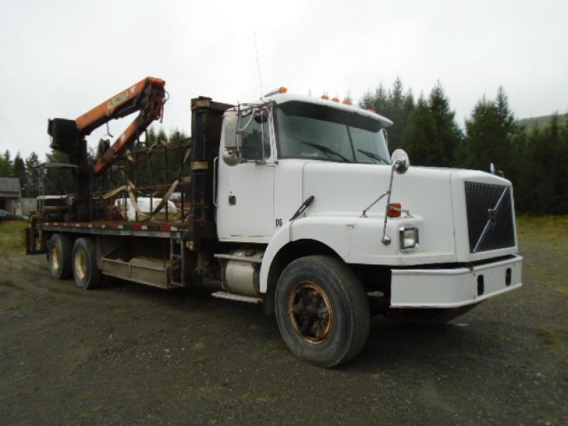 Crane truck Volvo WG 1998 For Sale at EquipMtl