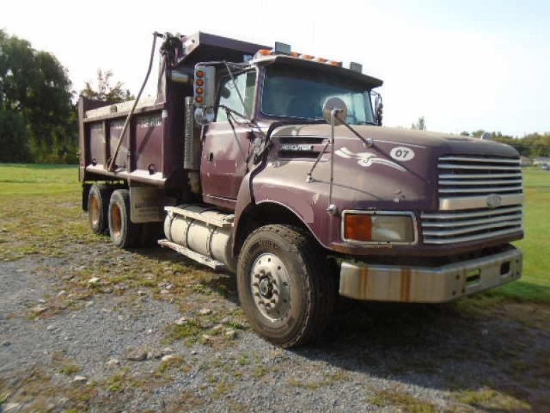 10 wheels dump truck Ford L9000 1994 For Sale at EquipMtl