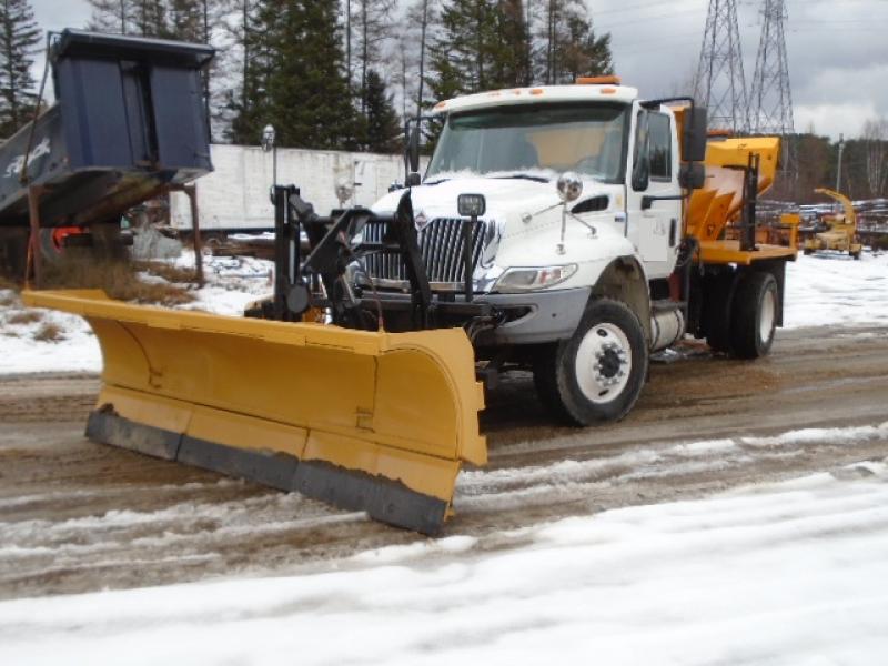 Plow truck International 4300M7 2015 For Sale at EquipMtl