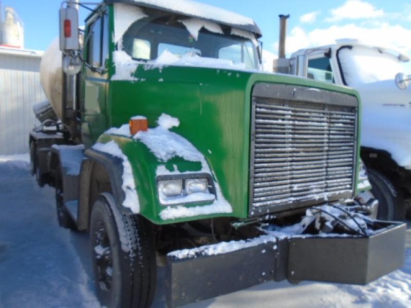 Concrete mixer truck Freightliner FLC112 1992 For Sale at EquipMtl