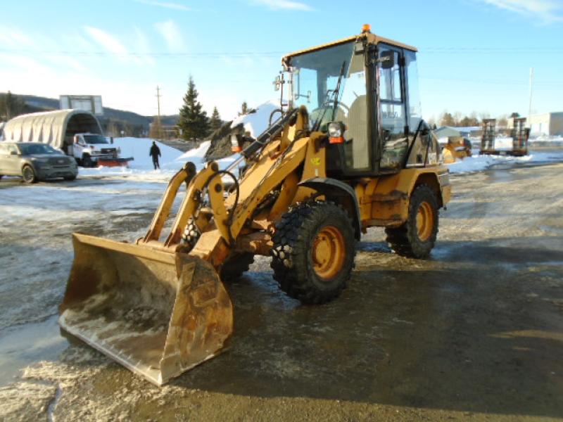 Compact loader 5 tons or less Caterpillar 902 2005 For Sale at EquipMtl