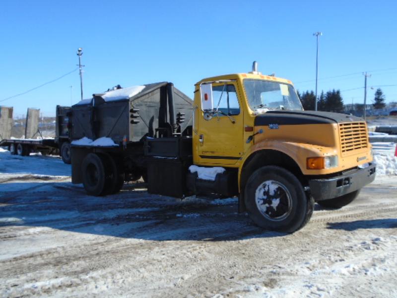 Hot mix asphalt box International 4900 1991 For Sale at EquipMtl