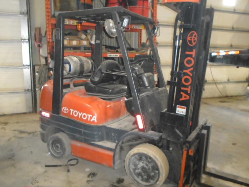 Telescopic lift Toyota 52-6FGCU30 1999 For Sale at EquipMtl