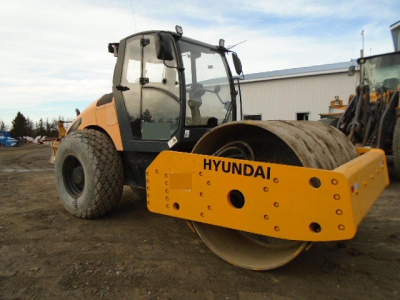 Rouleau compacteur à gravier Hyundai HR120C-9 2016 En Vente chez EquipMtl