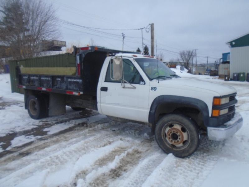 Camion dompeur 6 roues Chevrolet 3500HD 2001 En Vente chez EquipMtl