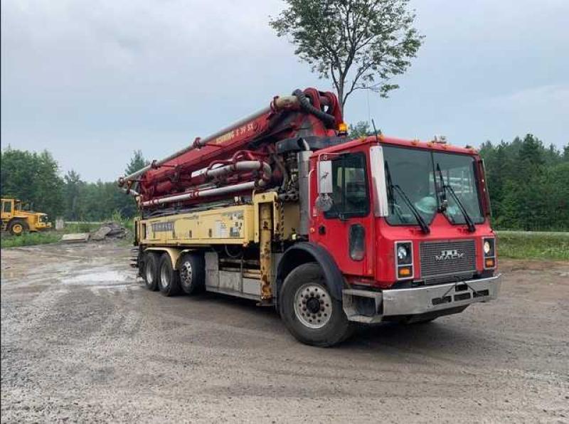 Pompe à béton Schwing sur Mack 2023-4/S-39SX 2008 En Vente chez EquipMtl