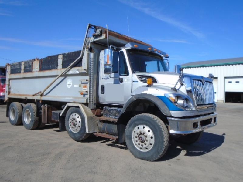 12 wheels dump truck International Workstar 7600 2010 For Sale at EquipMtl