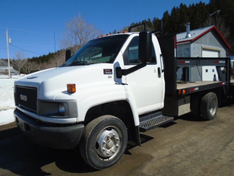 Flatbed truck Gmc C5500 2004 For Sale at EquipMtl