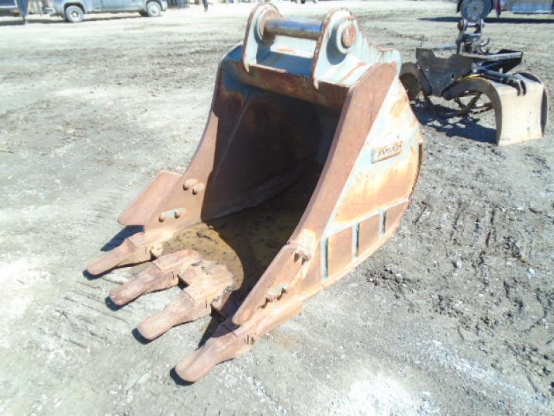 Godet d'excavation Volvo 42'' En Vente chez EquipMtl